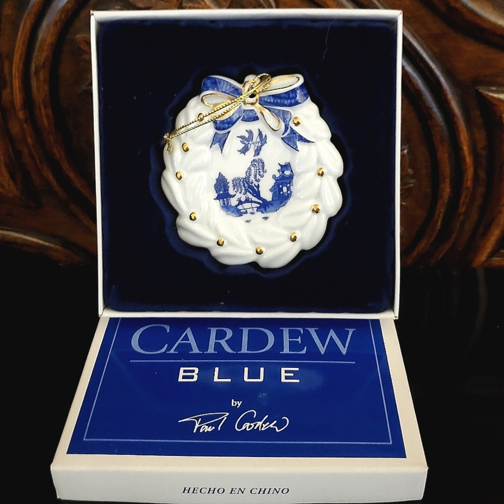 1999 Porcelain Cardew Blue 3" Wreath Ornament Gold Accent Boxed